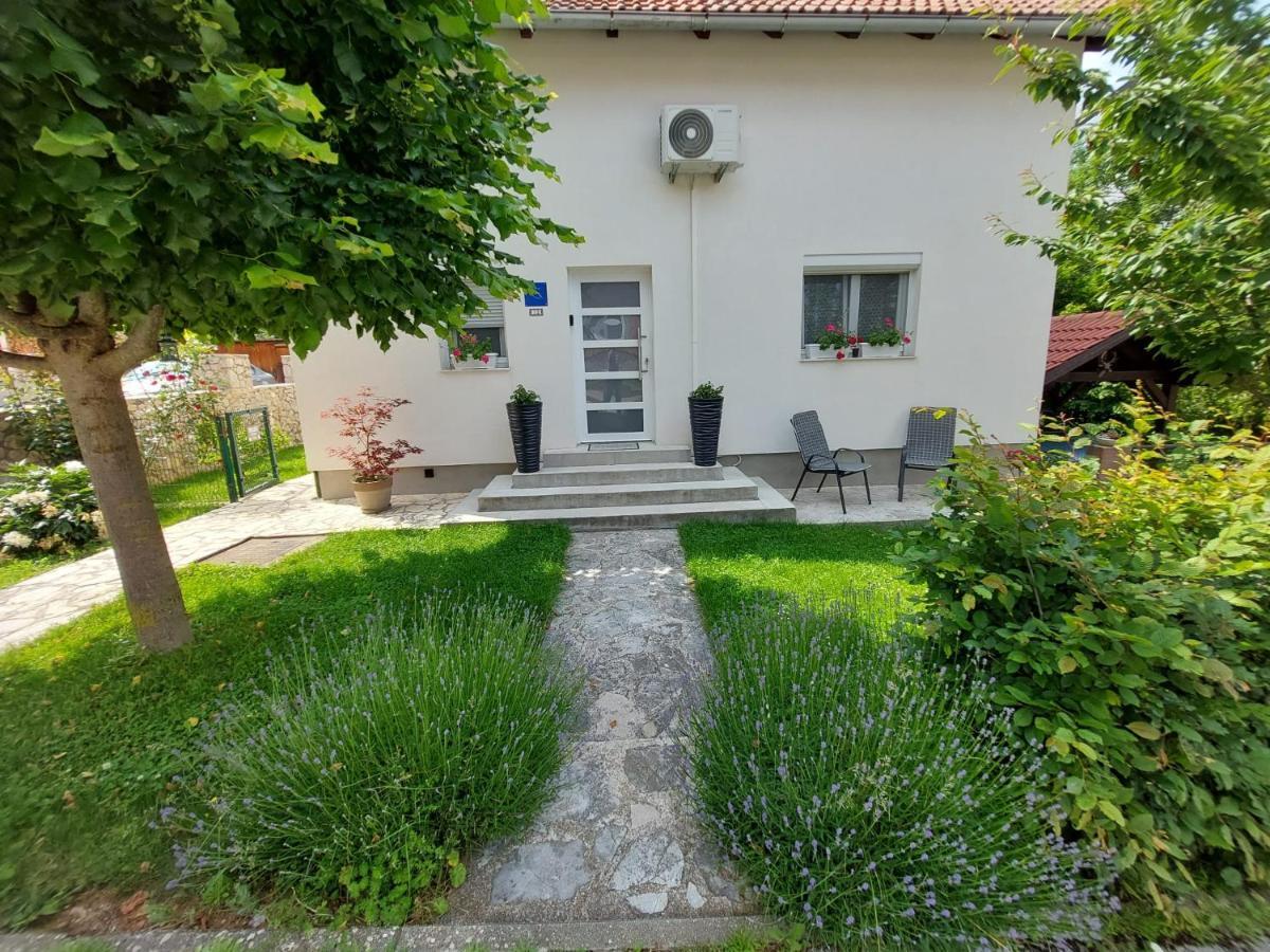 Studio Apartman Marta Korenica Luaran gambar